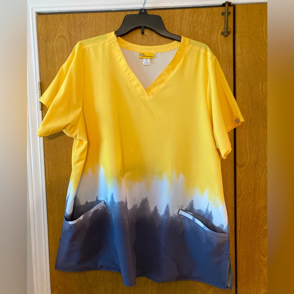 WonderWink Yellow Ombré Scrub Top XL
